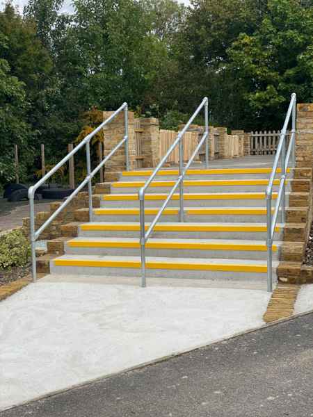 Non slip nosing on concrete external steps