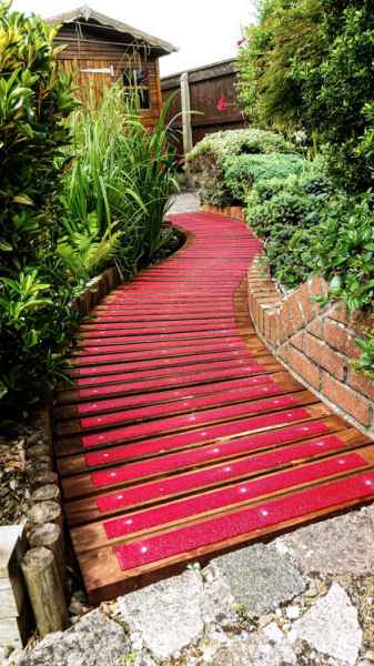 128 W Mark Knight 50mm Medium Grit Non Slip Decking Strips Red 
