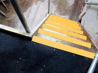 5. Anti-slip stair nosing, anti-slip floor sheets applied to stairways and walkways.
