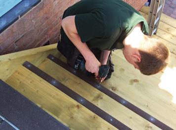 Anti-slip installation screws, fixings, glues.