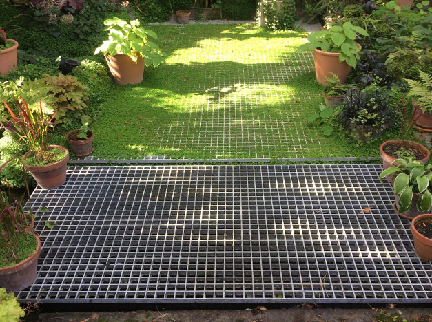 The anti-slip Grating meshed area reinforces grassed areas, helping to prevent gardens and landscapes from becoming muddy when walked on.