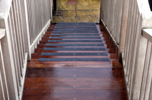 Anti slip stair nosings non slip building entrance steps installation.